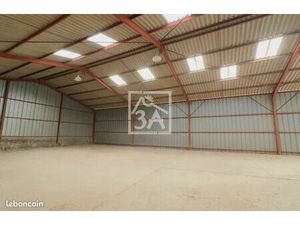 Hangar 2 pièces 604 m²