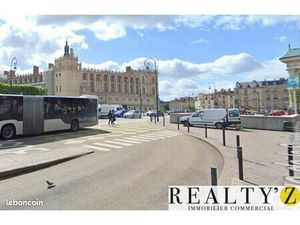 Local commercial 194 m²