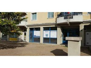 Local équipé dans cabinet paramédical à Pierre-Bénite