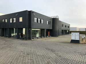 Plateau de bureaux/show-room de 150m²