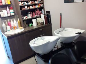 Salon de coiffure à vendre