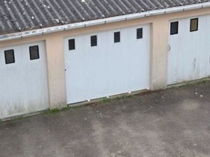 Emplacement moto dans garage