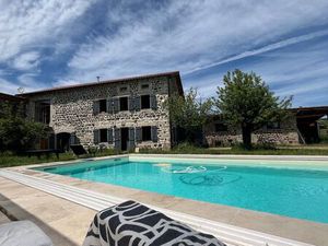 Ancienne ferme rénovée avec piscine