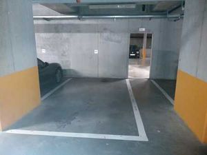 Parking intérieur situé en face du Lidl et proche de la gare
