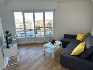Studio 28 m² rénové – Dernier étage – Balcon filant – Cros-de-Cagnes