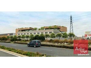 Local commercial 1 634 m²