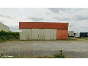 Bâtiment de 600 m² avec terrain et parking