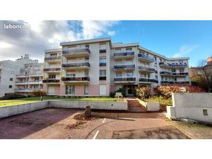 Appartement de 103 m² / 4 pièces (3 chambres) / 3ème et dernier étage avec ascenseur  trav