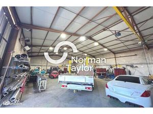 Local d'activité 615 m²