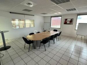 Local logistique 1 745 m²