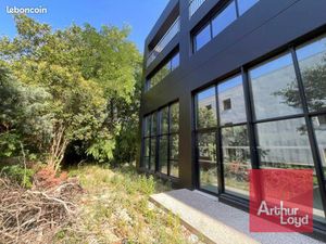 Local industriel 304 m²