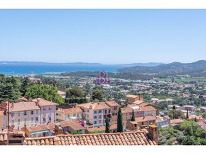 Bormes village : magnifique vue mer pour ce 2 pièces