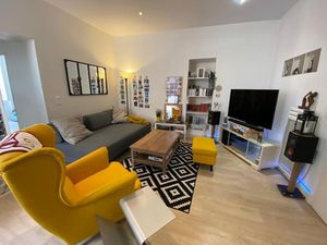 LANGON CENTRE VILLE - Immeuble en pierres comprenant 2 appartements loués et 1 local comme