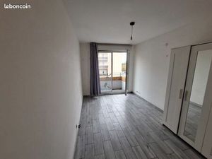 Studio bien placé à vendre