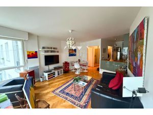 Appartement 2 pièces avec ascenseur  cave et parking Paris