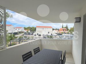 ST AUNES - T3 récent avec terrasse garage double et cave.