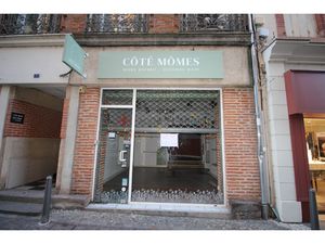 LOCAL COMMERCIAL - HYPER CENTRE