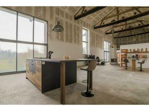 Maison de 7 pièces de 250 m² située à Banteux