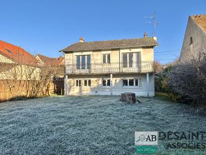 Maison indépendante avec jardin centre ville de Crécy La Cha