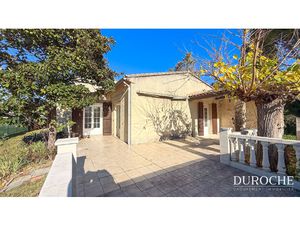 Orange  quartier résidentiel  maison de 208m2  5 chambres et