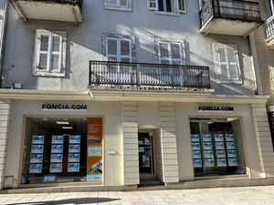 EMPLACEMENT No1 - 180m2 + 93m2 de sous sol - 391 Rue de Genè