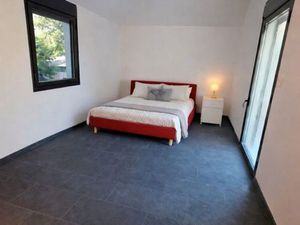 Très grande chambre a louer