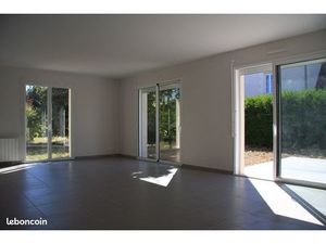 MAISON 4 chambre garage 2 voitures grenier