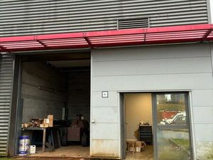 Local commercial sécurisé – 42 m² avec parking