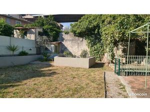 A louer Studio meublé plein centre du Luc avec jardin