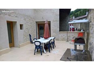 Maison de village : 4 chambres + terrasse