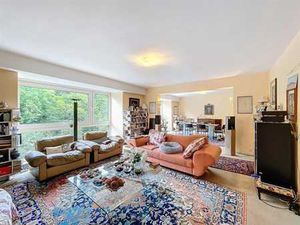 CINQUANTENAIRE  SUPERBE APPT 2CH + BALCON