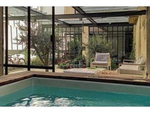 Maison de caractère rénovée avec style  aux beaux volumes  au cœur de la bastide  avec...