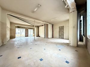 Plateaux à aménager avec parking et terrasse