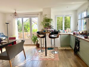 Maison  et jardin à 350 mètres du métro (L11) !