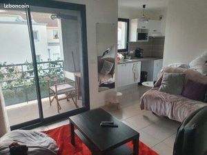 LOCATION STUDIO MEUBLE ET PARKING CHU pellegrin