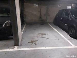 Place de parking immeuble sécurisé