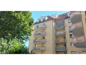 F2 meublé avec balcon et cave