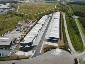 Unité PME prête à emménager (150 m²) avec porte sectionnelle