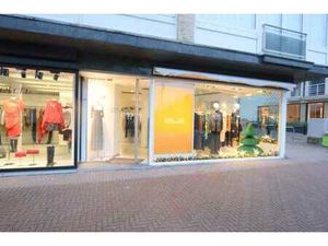 Commerce exclusif situé sur l'avenue du Littoral