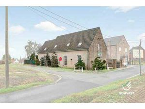 Verder af te werken casco woning met prachtige vergezicht...