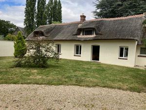 Longère typique au toit de chaume à 85km de Paris