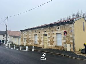 Immeuble de rapport en monopropriété 9 lots rénovés Cent