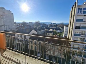 PAU T3 au 5 ème étage avec ascenseur et avec VUE PYRENEES