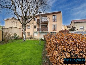 QUINCIEUX CENTRE VILLAGE T4 AVEC UNE TERRASSE ET GARAGE