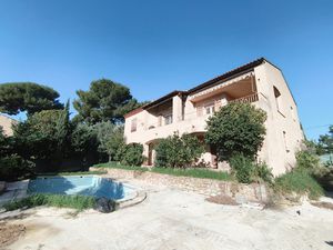 Maison individuelle de 200m2 sur une parcelle de 1142m2 à LA