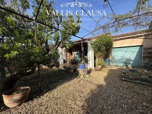 Charmante maison de plain-pied implantée au pied du village