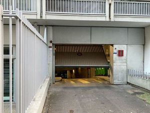 Place de parking sécurisée – accès facile – SUV OK – Alésia