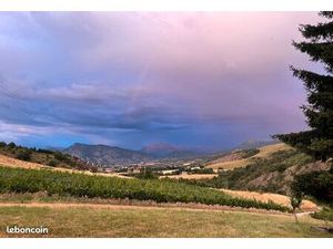 Location maison meublée – Turriers (04) – 4 personnes • 3 chambres • Piscine • Esprit natu