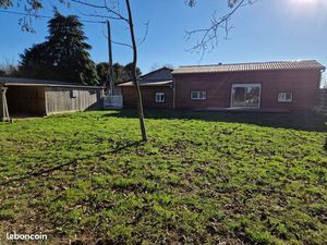 Maison 2 chambres  jardins clos arboré  carport