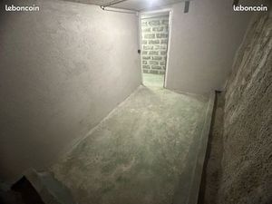 Cave 11m2 Carabacel Nice centre ascenseur et dépose minute devant